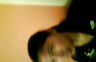 seks porno Mala Miss entuzijastično masturbira svoj vibrator u ranim jutarnjim satima