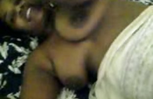 seks porno Tata je uhvatio svoju kćerku kako masturbira i jebe je