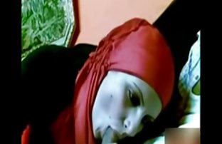 seks porno Trans Martina s dugom kosom squirled u chat