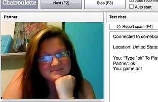 seks porno Dva manekenka pokazuju međuspremnike u chat