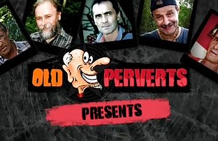 seks porno Brineta je nosila masturbacija u tušu