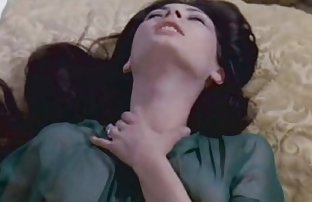 seks porno Njemački je uzbuđen dodirom lateksa