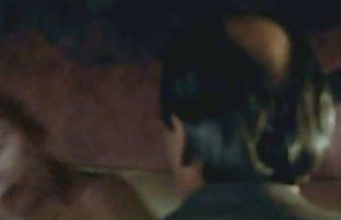 seks porno Brzo Shorty fucks sparan plavuša na vješanje kreveta