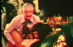 seks porno Dvije zrele djevojke sisati tip je penis