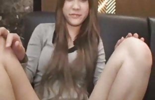 seks porno Dvije ruske lezbijke milovati jedni druge na kauču