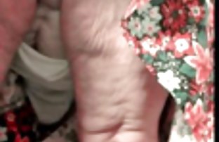 seks porno Brineta prakticira na crvenom