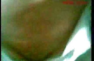 seks porno Ljepota je uzbuđena dodirom krzna čizama