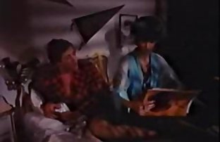 seks porno Cutie Nikki masturbira s vibrator u tušu