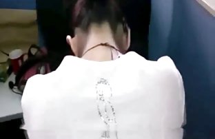 seks porno Gola ljepota kupa se u moru i pliva pod vodom