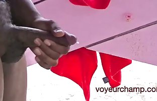 seks porno Lijepa brineta pokušava nove tajice i mijenja odjeću