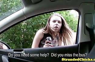 seks porno Slatka Kendra masturbira s malim vibrator na suncu