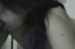 seks porno Nježna sočna brineta puca na vrh