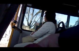 seks porno Stari, kao Timberlake, prži mladog čovjeka na stolu.