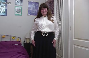 seks porno Serena u kupatilu se odoblačila i stavila noge