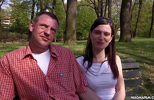 seks porno Ruska Lolita je sisala brata i skočila na njegov penis.