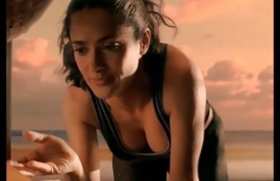 seks porno Vitka 18-godišnja Ruska djevojka fucks dupe omiljena igračka