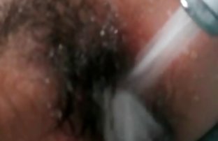 seks porno Masturbacija vlažne ženske pod tušem