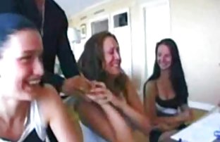 seks porno Ruski dječaci pustiti u krugu iskusnog ženu u dobi