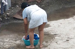 seks porno Tanka mrvica sisa partner falus na dnu bazena