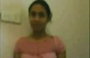 seks porno Daisy je dala svom prijatelju guzu na terenu.