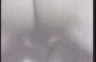 seks porno Čovjek je uzeo teško u usta male djevojčice i završio na licu