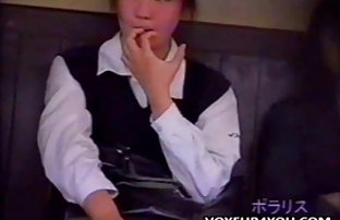 seks porno Dok je muž spavao, žena je zvala prijateljicu za seks.