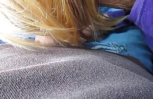 seks porno Prsata djevojka se igra s dječje igračke