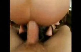 seks porno Lyudmila s elastičnim grudima kupa u tušu