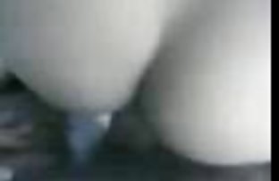 seks porno Cutie s dlakavom kapom uzima hidromasažnu kadu