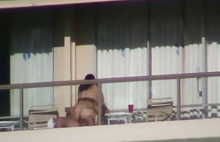 seks porno Anfisa uzima mokro kupaći kostim u vodi