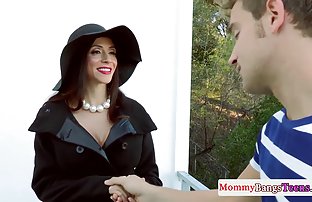 seks porno Razigran djevojka masturbira i u teretani