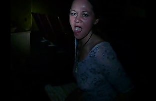 seks porno Beba na balkonu je ostavljena sa samo tajice