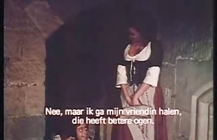 seks porno Djevojka s prekrasnim lik bares ispred fotoaparata