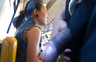 seks porno Plavuša strastveno drka na čovjekov falus između sisa