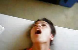 seks porno Plavuša tele ulazi u njenu vaginu