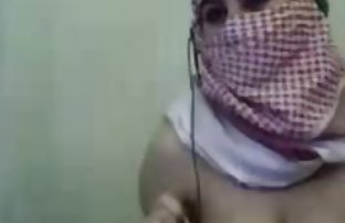 seks porno Umjetnički inovator privlači tijelo golog modela