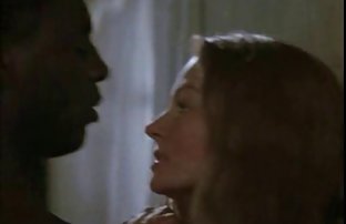 seks porno Plavuša pleše vruće striptiz u kupaonici