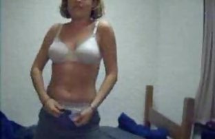 seks porno Mia je probudila partnera zbog seksa.