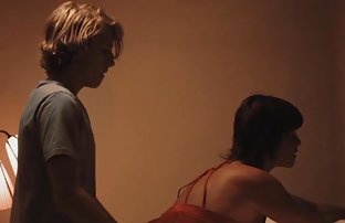 seks porno Samantha u kratkim suknje i mrežaste čarape zavela tipa