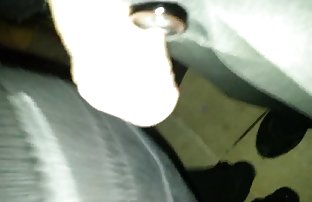 seks porno Ruska djevojka Kristina umeće loptice u nju