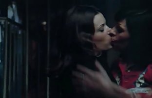 seks porno Djevojka ima spolni odnos na groblju